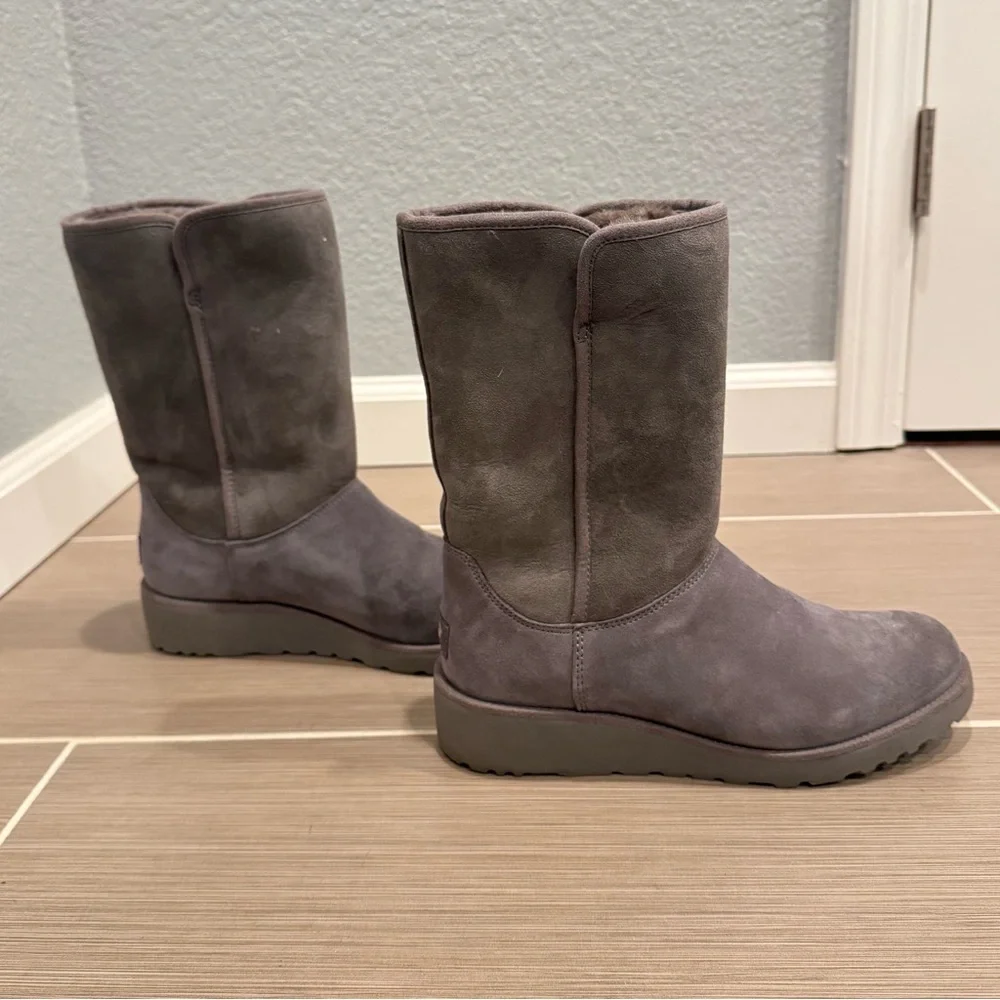 UGG W Amie Grey Boots - Picture 8 of 11